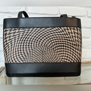 LeSac Black and Cream Woven Handbag with  Zip Closure. May be vintage.